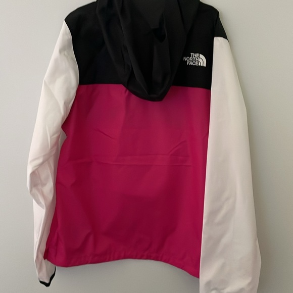 NWT The North Face girl’s wind breaker pullover jacket size 10/12 - Picture 2 of 5